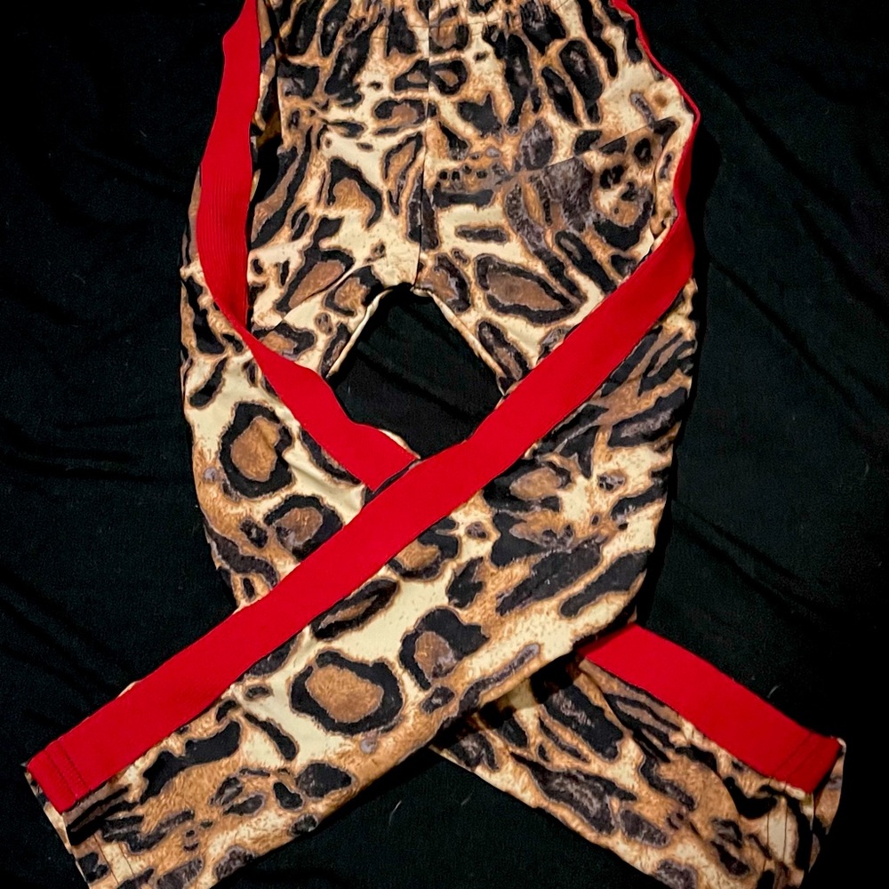 Little Girls Leopard/ Cheetah Print Leggings with Red Strip on Sides.